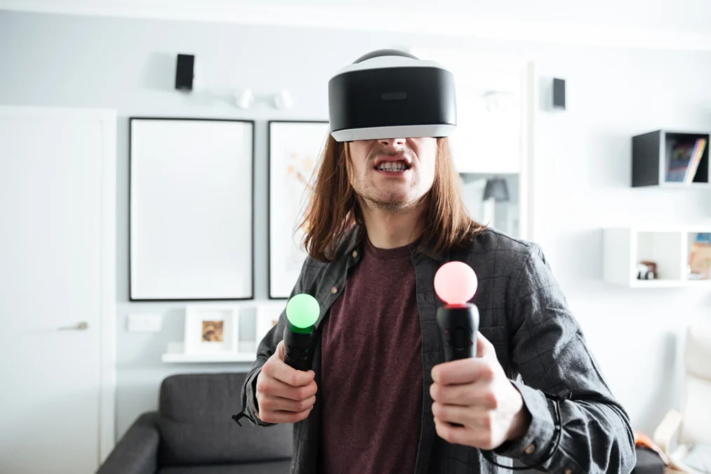 Selain Miliki Dampak Positif, Ketahui Bahaya Penggunaan Virtual Reality (VR) (ilustrasi: Freepik)