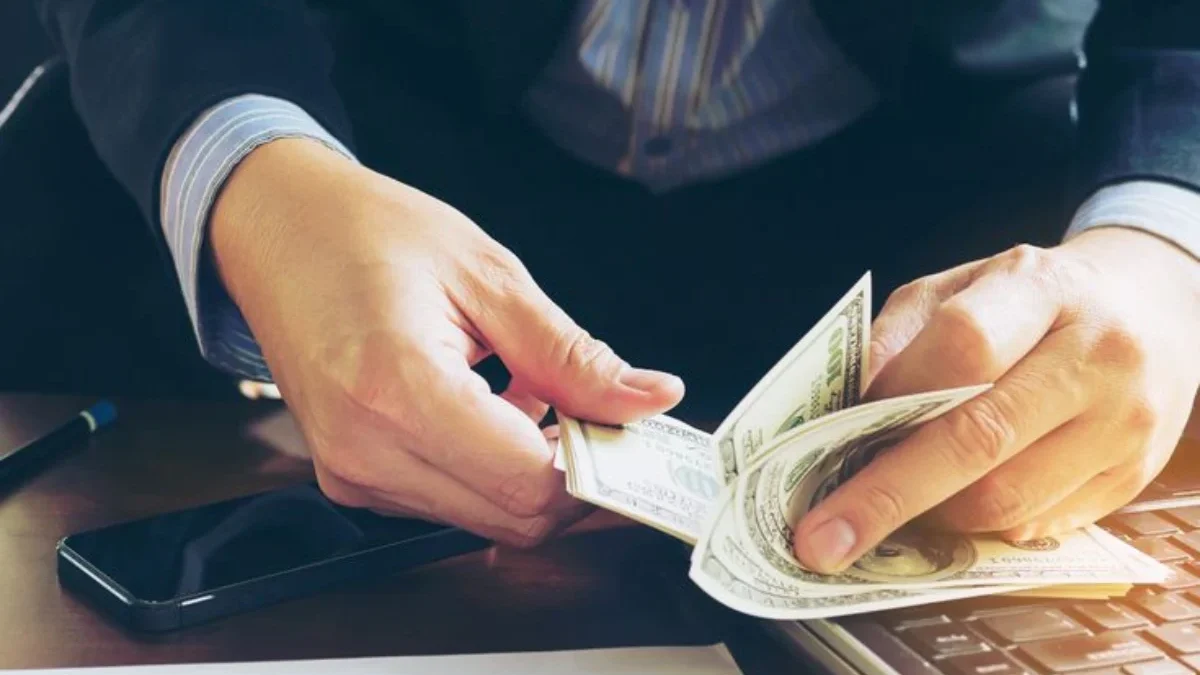 Tips Pengelolaan Uang THR Agar Tidak Cepat Habis: Menjaga Keuangan Anda di Masa Liburan
